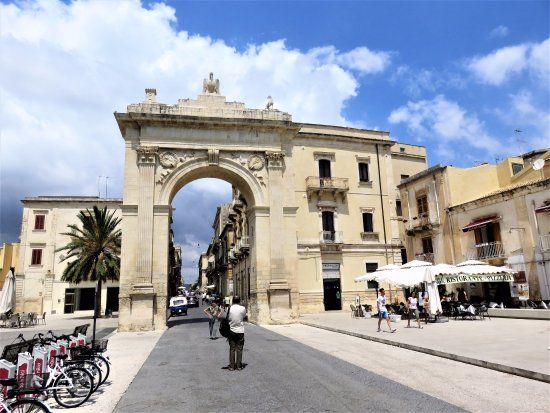 Porta Reale