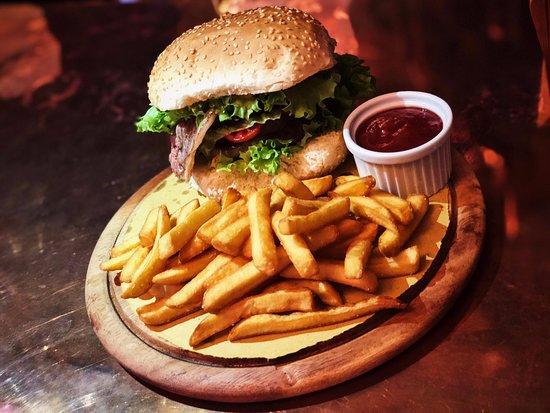 Harat's Irish Pub