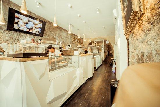 070. Cafe