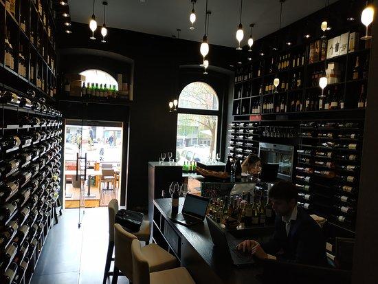 Flavours Wine&Deli