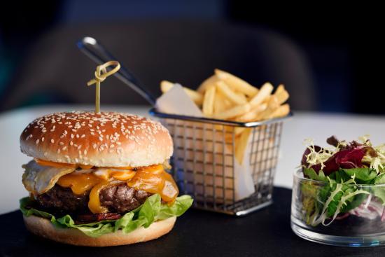 Blu Sky Lounge & Grill