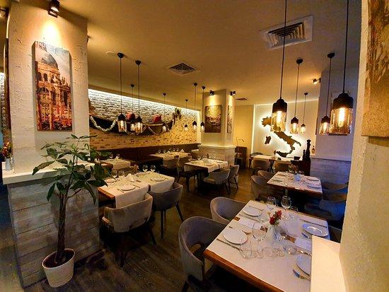 Trattoria Mezzaluna