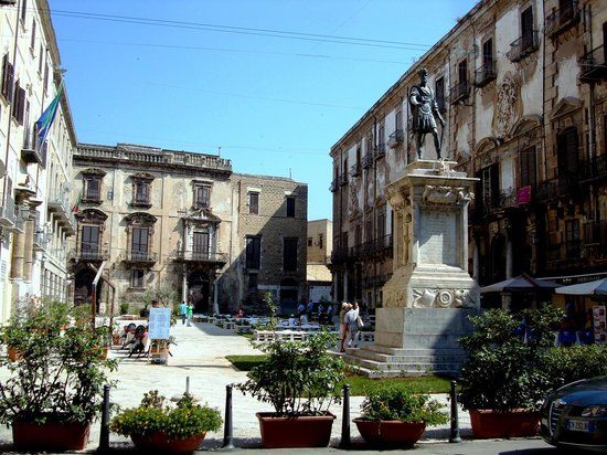 Piazza Bologni