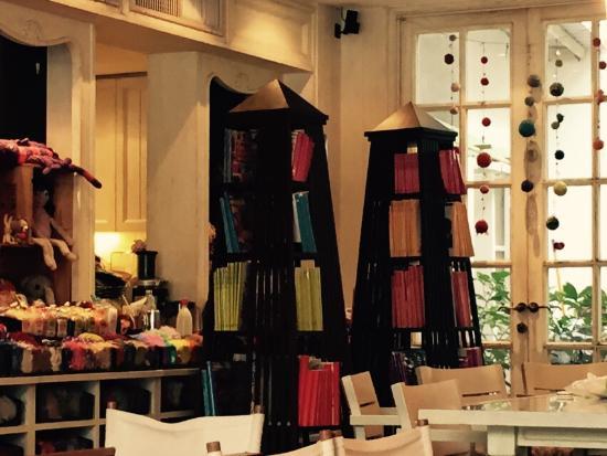 BigKnit Cafe