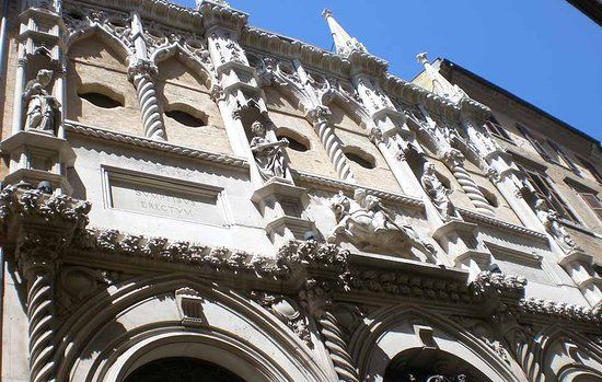 Loggia dei Mercanti