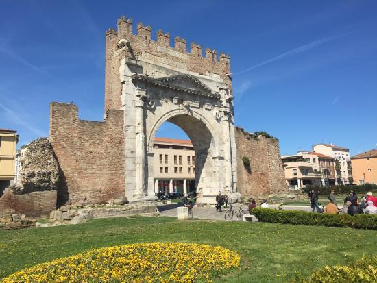 Arco di Augusto